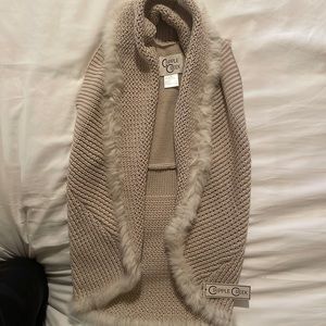 Super cute fur trimmed sweater vest.